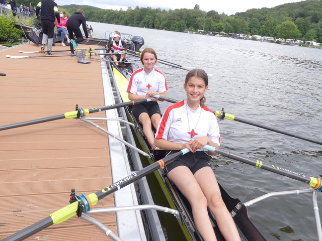Liana Büttner Schlagposition und Mara Klapper