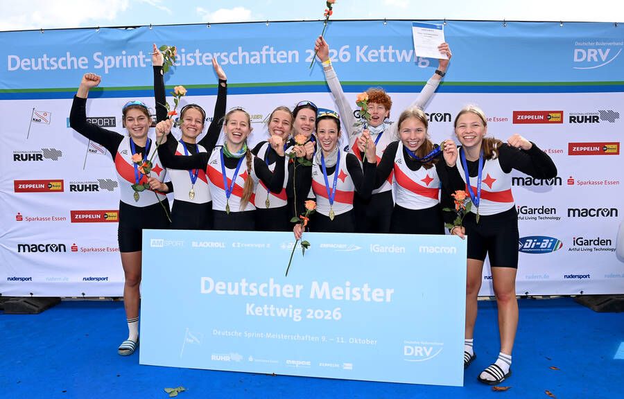 Die neuen deutschen Sprintmeisterinnen im Juniorinnen Achter kommen vom Ruder-Club Witten. Foto: meinruderbild.de