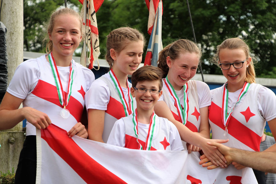 Julia Irmler, Lisa Büttner, Clara Pernack, Melina Möller und Steuermann Christian Solomov.