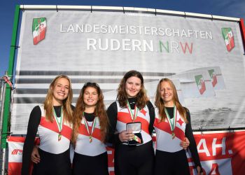 Der siegreiche Juniorinnen-Achter (von links): Julie Spring, Lea-Sophie Lehde, Amelie Lehde, Liana Büttner, Steuerfrau Hannah Euler, Sophie Brozio, Hannah Brozio, Melanie Solomov, Timea Ryll. Foto: meinruderbild.de