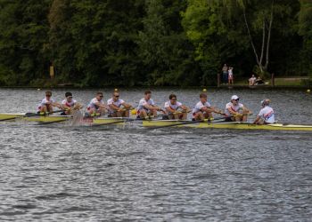 Der Bochum/Witten Achter auf dem Weg zum 7. Platz in Essen. Von links: Levi Noske, Hannes Badur, Caspar Stott, Justus Beckmann, Benjamin Daumann, Lukas Föbinger, Arne Irmai, Ben Langebartels, Sophie Weil. Foto: Jonas Mehnert/Ruder-Bundesliga.