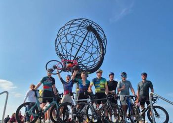 Die 7 Teilnehmer am Ziel, dem Nordkapp. Von Links: Jonas Eichholz Finn Wolter Lukas Tewes Leon Schandl Elwin Stach Simon Berkemeyer Lukas Föbinger.