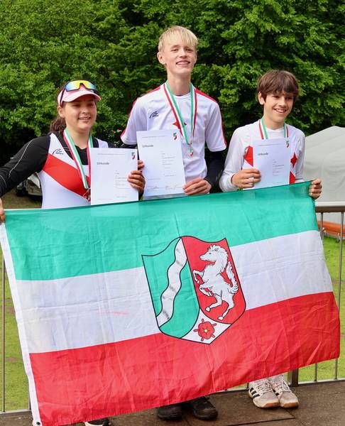 Drei RCW-Boote qualifizieren sich für den Bundeswettbewerb: Von links: Mara Sandmann, Nils Evers, Semih Beck.